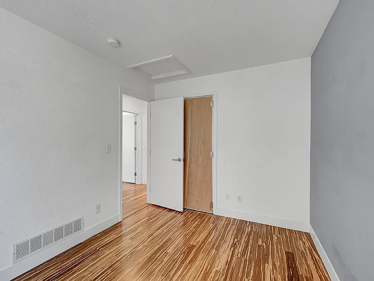 1560 Bain Dr — Photo 17
