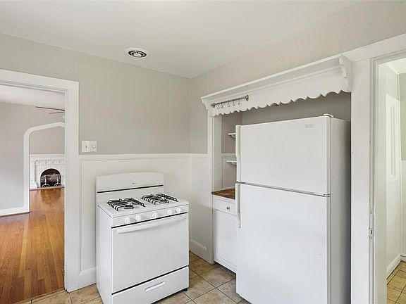 5th image of 2756 Ivandell Ave