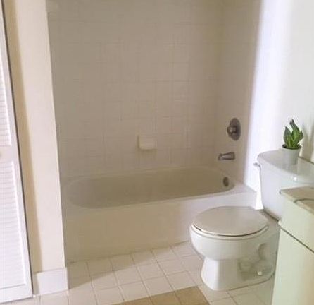 5th image of 1200 Brickell Bay Dr APT 3703
