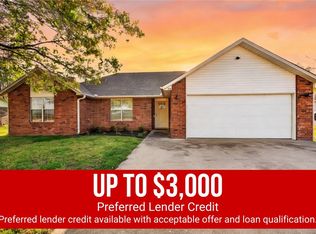 703 Ditmars Rd, Prairie Grove, AR 72753