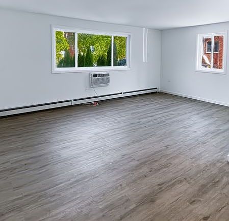 3rd image of 7621 N Sheridan Rd #3