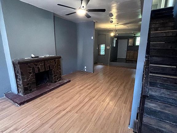 2nd image of 1406 W Pacific St