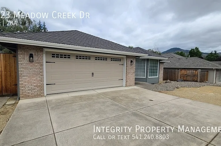 2423 Meadow Creek Dr — Photo 2