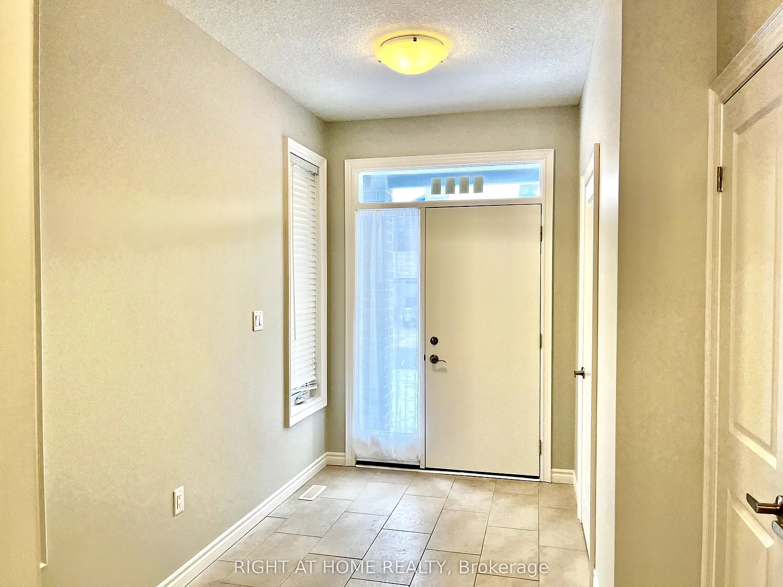 3 bed, $2,800 — Photo 2