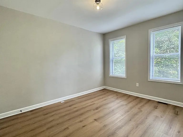 2216 Whittier Ave — Photo 9