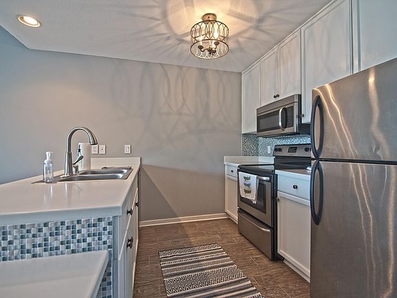 5th image of 100 Harbor Pl