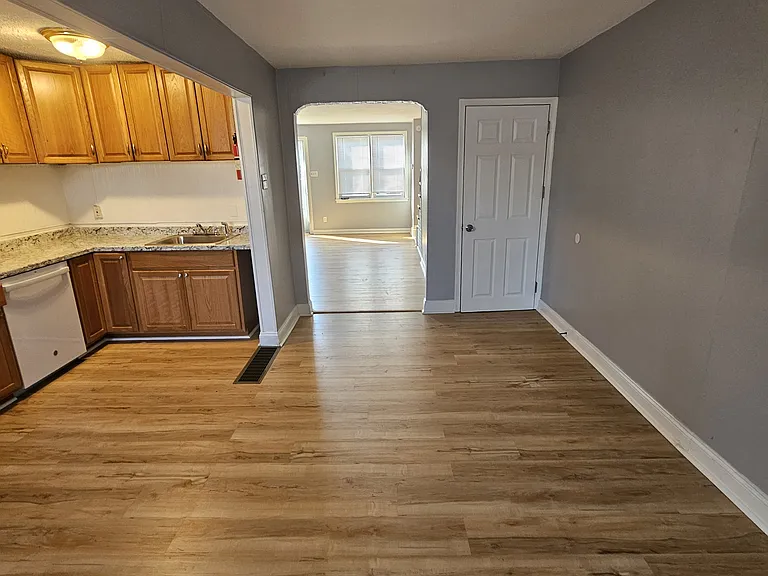 2029 Heather Rd — Photo 4