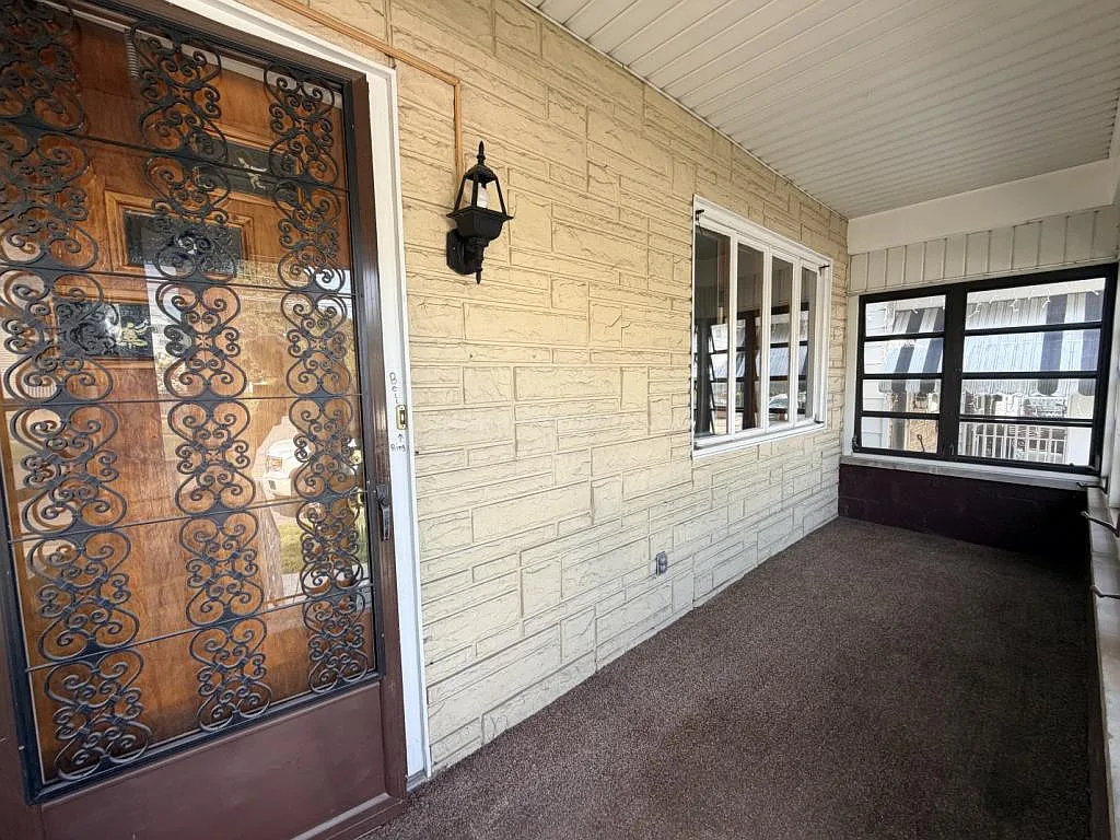 1007 Stafford Ave — Photo 4