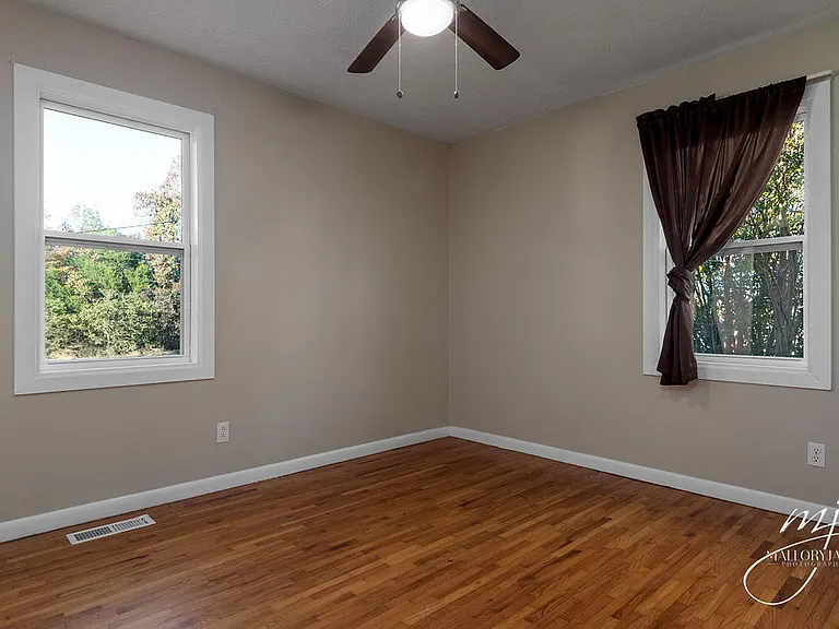 93 Cochran Dr — Photo 3