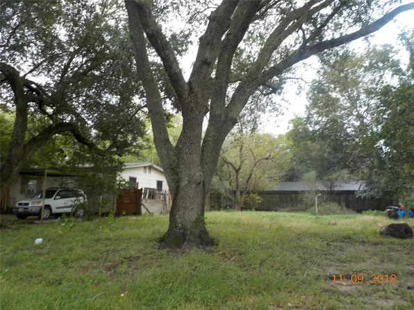 1811 Oriole Dr, League City, TX 77573