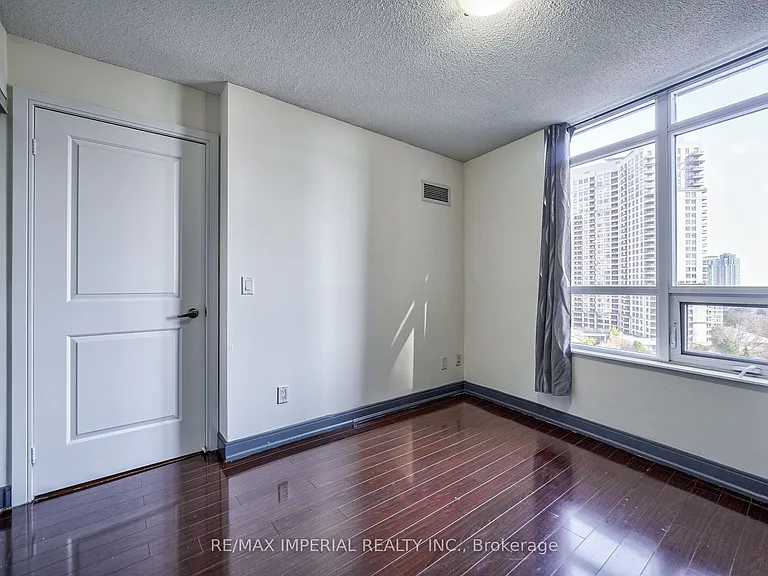 330 Burnhamthorpe Rd W #1108 — Photo 12