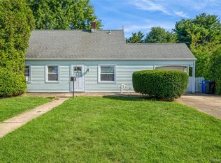 41 Chase Ln, Levittown, NY 11756