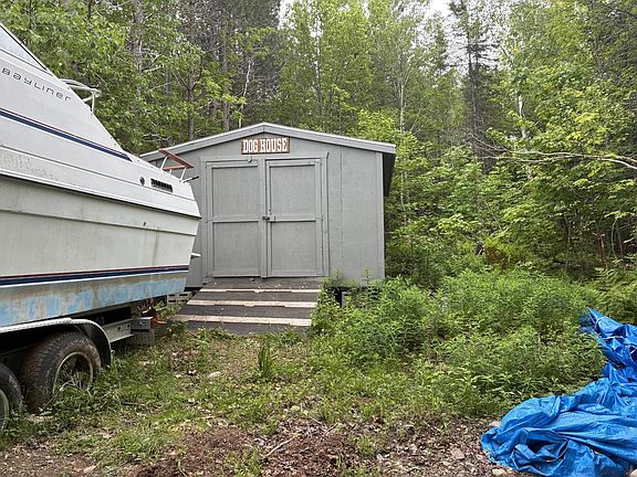 3rd image of 837 Meadow Rd