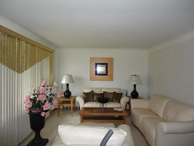 2nd image of 20520 Heyden St