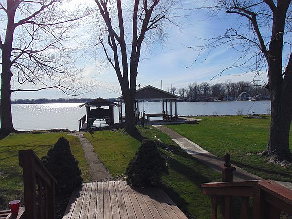 4th image of 9565 Lake Breeze Dr