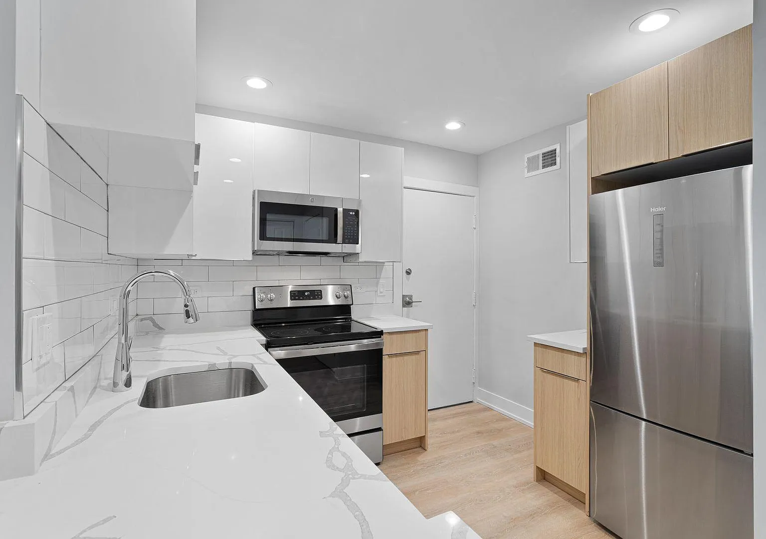3 bed, 1.5 bath, 900 sqft, $2,750 — Photo 1