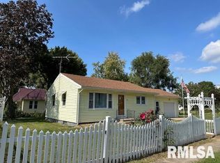 201 N 6th St, Oquawka, IL 61469