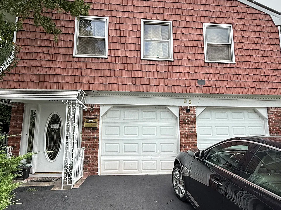 35 Tuxedo Pl #1