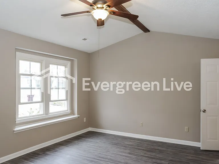 13020 Dickens Ln — Photo 3