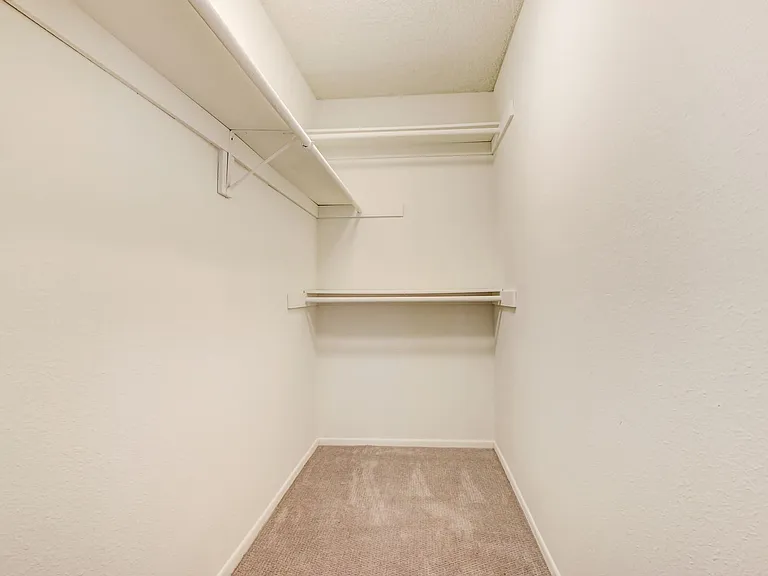 11325 Morrison St — Photo 37