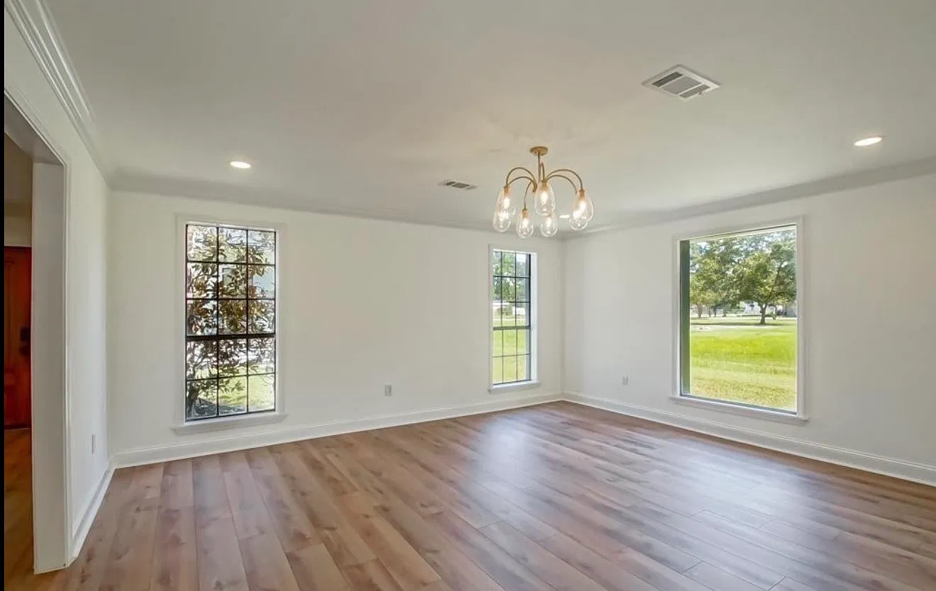 5 bed, 5003 sqft, $3,900 — Photo 4