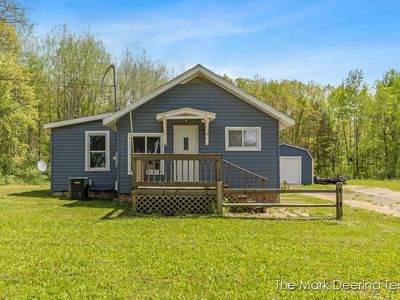11612 Elm Ave, Howard City, MI, 49329