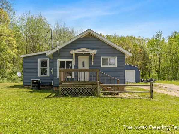 11612 Elm Ave, Howard City, MI 49329
