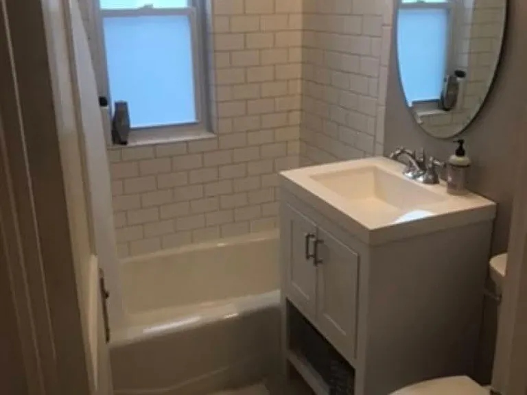 Bathroom (1st foor)