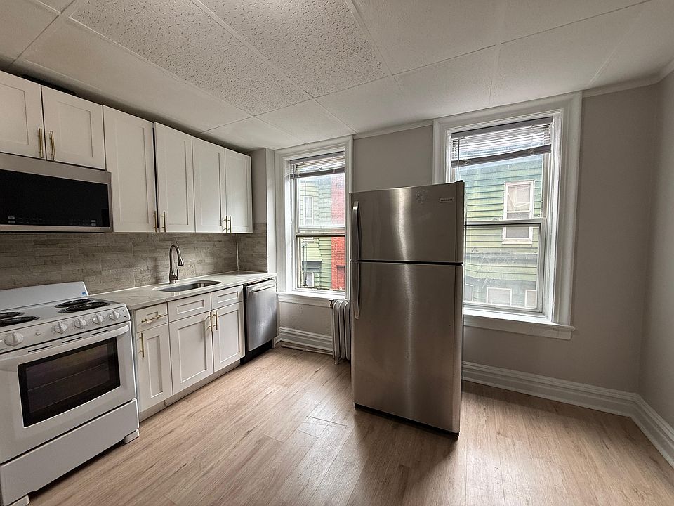 1st image of 16 Kensington Ave #200E