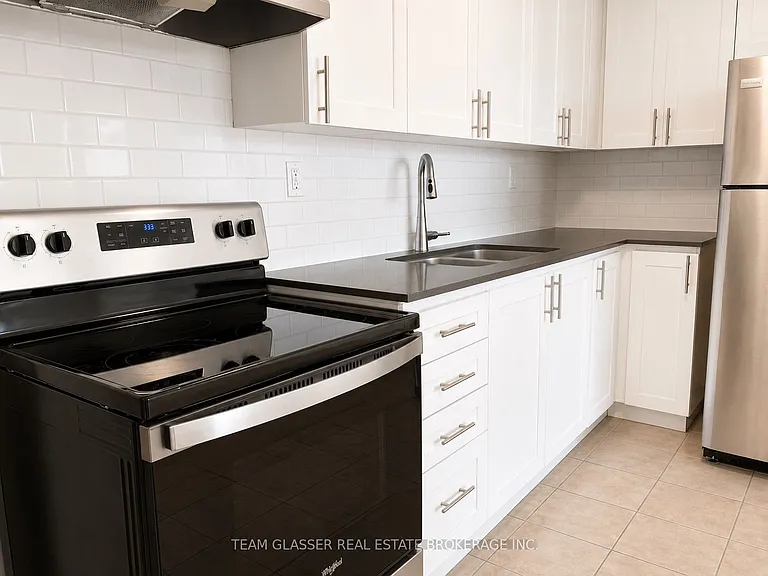 396 Queens Ave #506 — Photo 6
