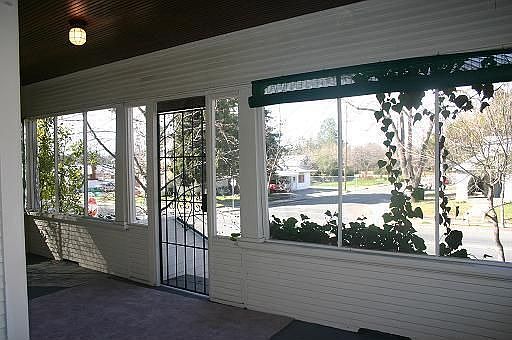 3rd image of 915 Montgomery St