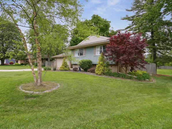 416 Dorchester Dr, Mahomet, IL 61853