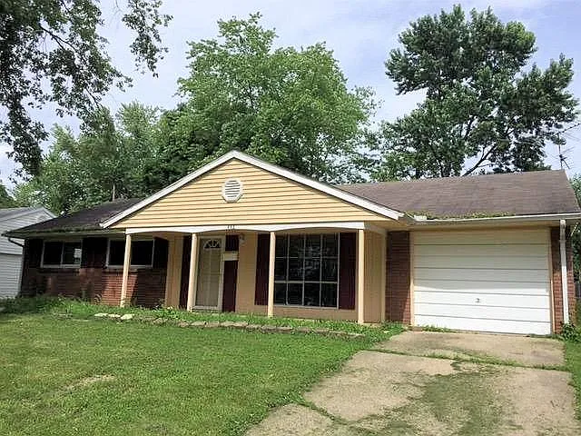 448 Martha Dr photo 1