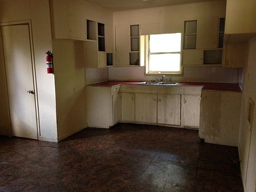 3rd image of 7019 Burlingame Blvd
