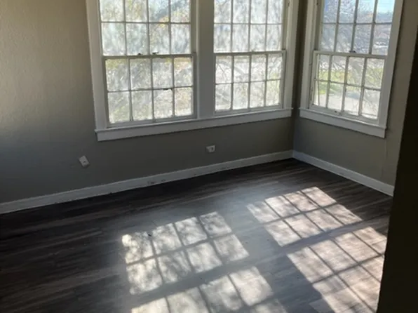 710 W Nacogdoches St APT 8, New Braunfels, TX 78130