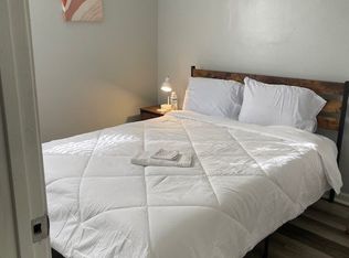 2202 S Cedar Ave ROOM 1, Independence, MO 64052