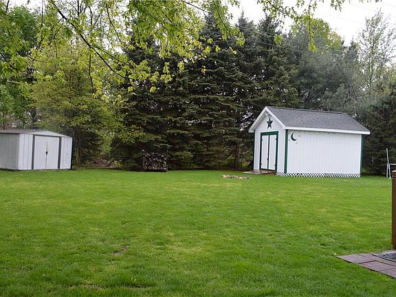 4th image of 9915 Holly Dr