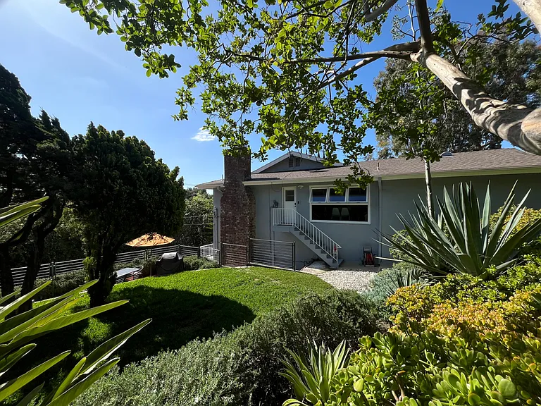 420 Tamarac Dr — Photo 4