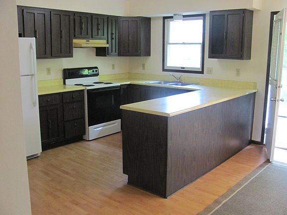 3rd image of 381-383 Huber Village Blvd