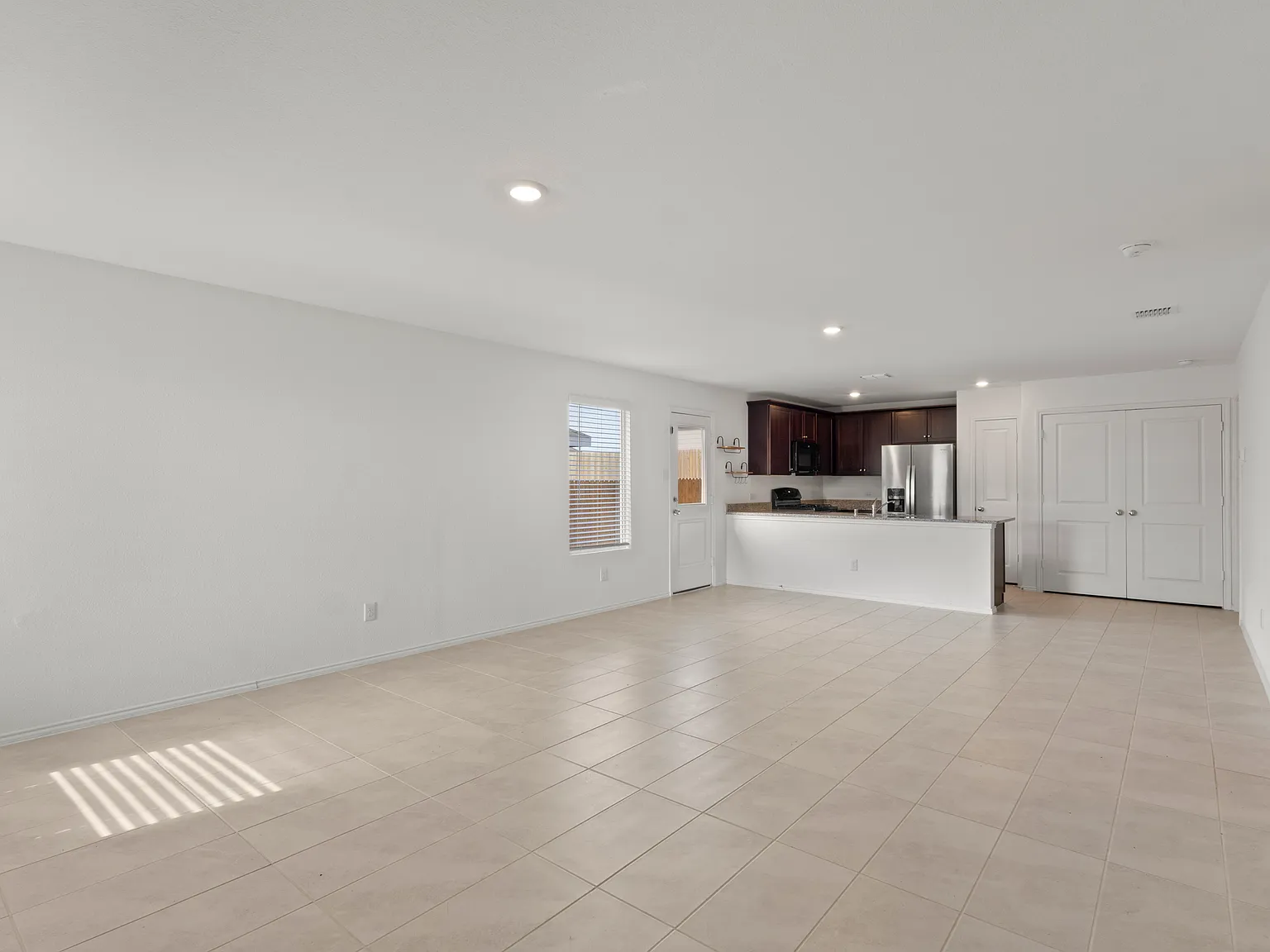 3 bed, 1266 sqft, $1,650 — Photo 3