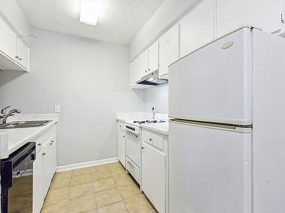 4th image of 1645 W Main St APT 11