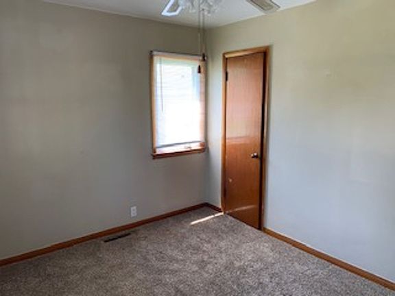 5th image of 1126 Schons St