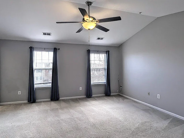 1009 Robin Hill Ter — Photo 13