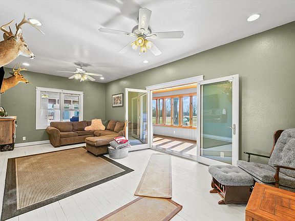 4th image of 422 E 600 North Rd