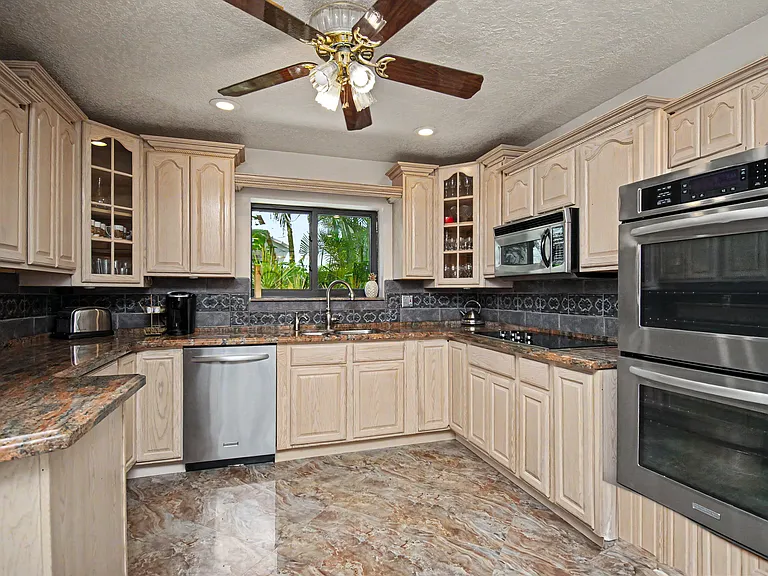 9708 Erica Ct — Photo 24