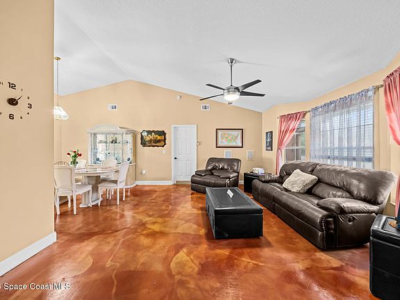 4th image of 413 Lisa Rd NE