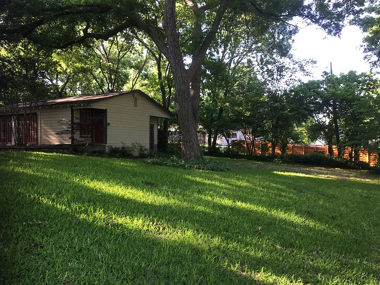 417 W Louisiana St — Photo 21