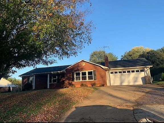 3rd image of 908 Valley St