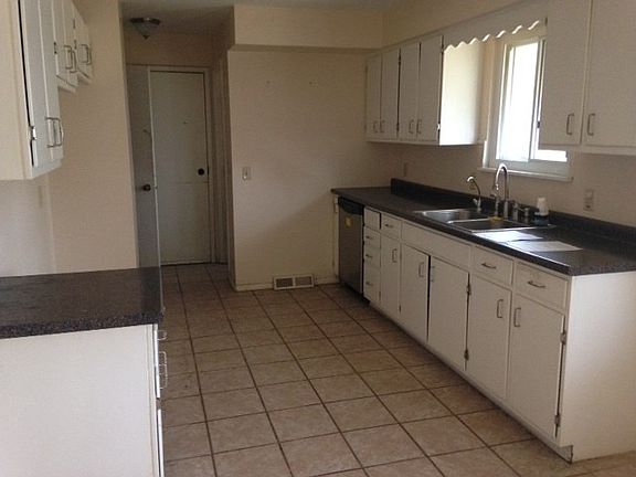 4th image of 6676 Tamarind Dr