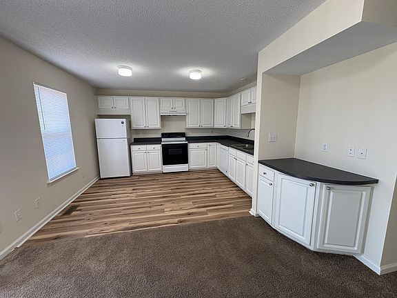 2nd image of 2125 Sanibelle Ln